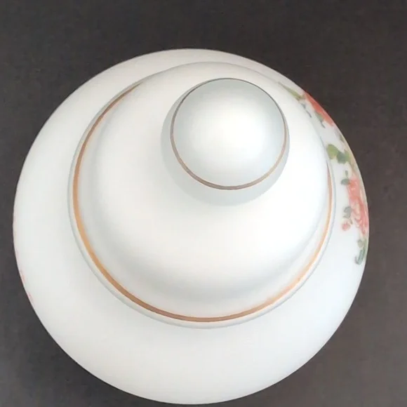 Vintage Frosted White Satin Oriental Ginger Jar with Lid. - Picture 10 of 11